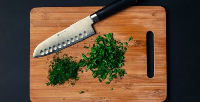 tabla y cuchillo de cocina