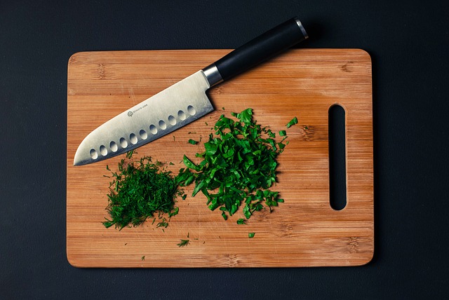 tabla y cuchillo de cocina